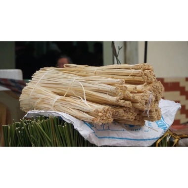 Lạt Giang gói bánh chưng 1 sợi - 1.000 chiếc/bó, Nan đan mẹt con 9, giảm giá 28.182 VND 2 Lạt Giang gói bánh chưng 1 sợi - 1.000 chiếc/bó, Nan đan mẹt con 9, giảm giá 28.182 VND 2