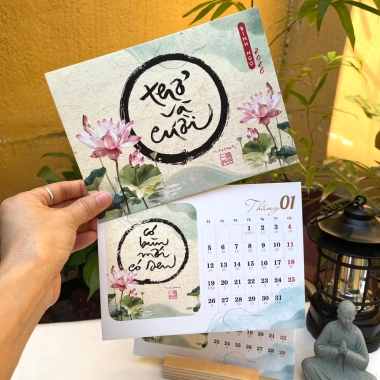 Lịch để bàn đế gỗ 2.026 - Âm Dương, Thư Pháp Làng Mai, Mèo, Cún, Tâm Lành - 39.000 VNĐ