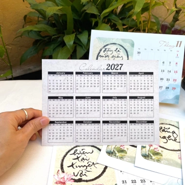 Lịch để bàn đế gỗ 2.026 - Âm Dương, Thư Pháp Làng Mai, Mèo, Cún, Tâm Lành - 39.000 VNĐ