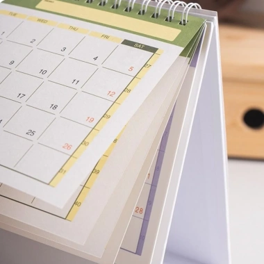 Lịch để bàn nhỏ 2.025-2.026 lật đứng, chạy 7/2.025-12/2.026, danh sách việc cần làm & ghi chú, dây buộc kim loại