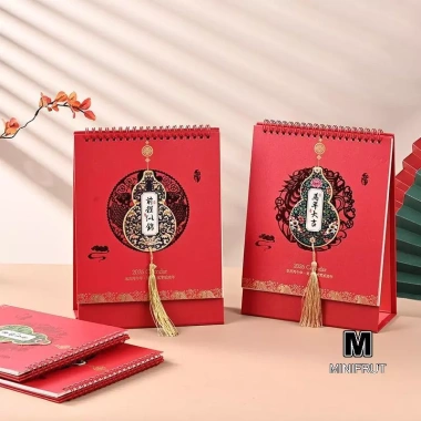 Lịch để bàn Tết Nguyên Đán 2.026 – Chủ đề bầu cử màu đỏ có sel, thiết kế mới, giảm giá