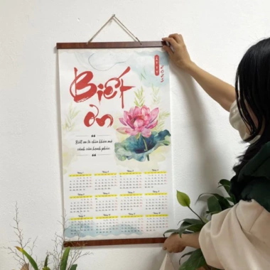 Lịch treo tường 2.026 Tranh Thư Pháp Canvas 40x70cm kèm nẹp gỗ 2 đầu, lịch âm, giá chỉ 135k