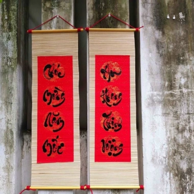 Liễn Câu Đối Mành Tre Thư Pháp 1m - Trang Trí Tết Năm Mới May Mắn, Giá ưu đãi 250.000 - Xưởng Sáo Hoàng Lâm