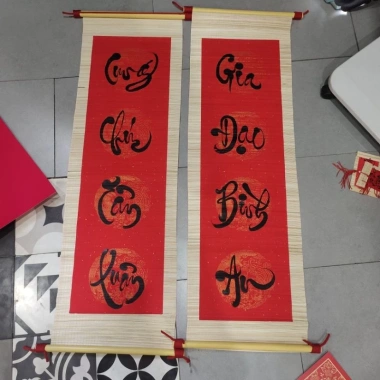 Liễn Câu Đối Mành Tre Thư Pháp 1m - Trang Trí Tết Năm Mới May Mắn, Giá ưu đãi 250.000 - Xưởng Sáo Hoàng Lâm 9 Liễn Câu Đối Mành Tre Thư Pháp 1m - Trang Trí Tết Năm Mới May Mắn, Giá ưu đãi 250.000 - Xưởng Sáo Hoàng Lâm 9