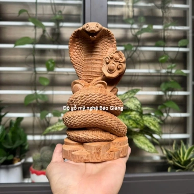 Linh vật tuổi Tỵ - Tượng rắn gỗ ngọc am thơm 20cm, giá ưu đãi 419.000đ