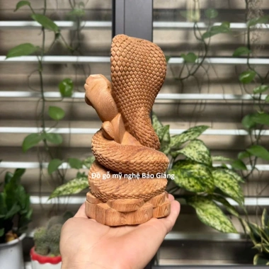 Linh vật tuổi Tỵ - Tượng rắn gỗ ngọc am thơm 20cm, giá ưu đãi 419.000đ