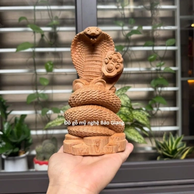 Linh vật tuổi Tỵ - Tượng rắn gỗ ngọc am thơm 20cm, giá ưu đãi 419.000đ