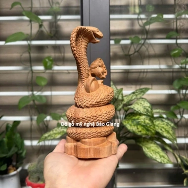 Linh vật tuổi Tỵ - Tượng rắn gỗ ngọc am thơm 20cm, giá ưu đãi 419.000đ