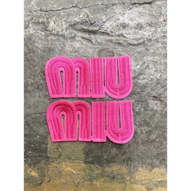 Logo thêu combo 2 chữ MIU MIU hồng đậm 10cm - đẹp, patch sticker, giảm còn 14.500đ