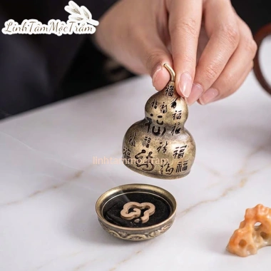 Lư mini xông trầm hương hồ lô bách phúc phong thủy hợp kim đồng 49.010₫ 9 Lư mini xông trầm hương hồ lô bách phúc phong thủy hợp kim đồng 49.010₫ 9
