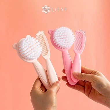 Lược tóc trẻ em Qrhyk 2 chiếc - mềm nylon, di động, giúp bé tự chăm sóc tóc, giảm rối, giá ưu đãi 69.876₫