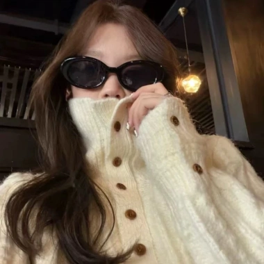 Lười cổ rùa nút retro xoắn mỏng áo len nữ – Giá ưu đãi 142.560 VND, giảm 17%