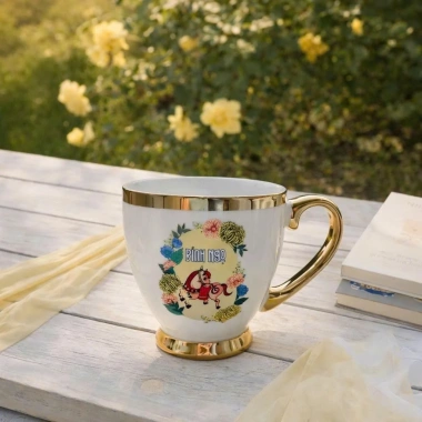 Ly sứ hoạt tiết Tết Bính Ngọ 2.026 dễ thương kèm thìa vàng tiện lợi quà tặng 75.000₫ 2