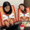LyLy gối ngủ văn phòng dạng tù nhân còng tay, gông cùm, quà troll bạn bè chỉ 99.000₫