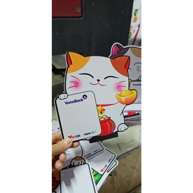Mã QR Code Mèo Thần Tài Để Bàn - Phong Thủy May Mắn, Giá Ưu Đãi 30.000 VND