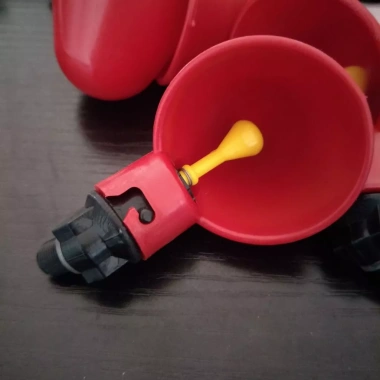 Máng Nước Nhỏ Cho Gia Cầm Chim Non, Gắn Xô Đường Ống Tự Động, Tiết Kiệm Chi Phí, Chỉ 10.000đ 2