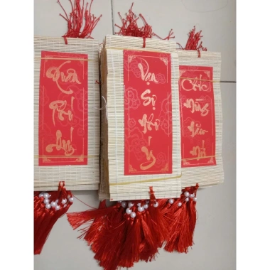 Mành tre thư pháp, câu đối đỏ treo cành đào, cành mai, trang trí Tết 2.026 10.900₫