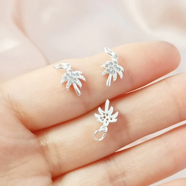 Mặt dây chuyền bốn lá may mắn - cây cỏ, xương rồng, lá phong - phong cách tinh tế, giá 29.399 VNĐ 3 Mặt dây chuyền bốn lá may mắn - cây cỏ, xương rồng, lá phong - phong cách tinh tế, giá 29.399 VNĐ 3