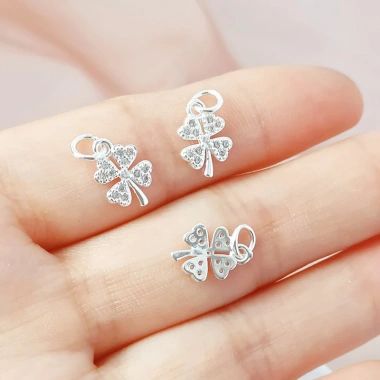Mặt dây chuyền bốn lá may mắn - cây cỏ, xương rồng, lá phong - phong cách tinh tế, giá 29.399 VNĐ 4 Mặt dây chuyền bốn lá may mắn - cây cỏ, xương rồng, lá phong - phong cách tinh tế, giá 29.399 VNĐ 4