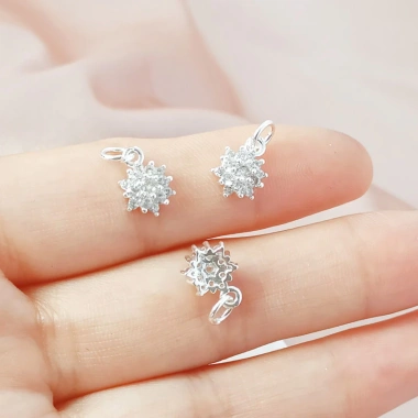 Mặt dây chuyền bốn lá may mắn - cây cỏ, xương rồng, lá phong - phong cách tinh tế, giá 29.399 VNĐ 8 Mặt dây chuyền bốn lá may mắn - cây cỏ, xương rồng, lá phong - phong cách tinh tế, giá 29.399 VNĐ 8