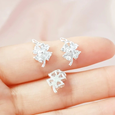 Mặt dây chuyền bốn lá may mắn - cây cỏ, xương rồng, lá phong - phong cách tinh tế, giá 29.399 VNĐ 10 Mặt dây chuyền bốn lá may mắn - cây cỏ, xương rồng, lá phong - phong cách tinh tế, giá 29.399 VNĐ 10