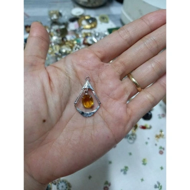 Mặt dây chuyền màu vàng sang trọng - Giá ưu đãi 35.000₫ giảm so với 44.450₫ 6