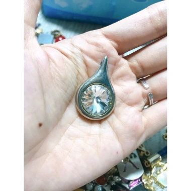 Mặt dây chuyền pha lê sang trọng, giá gốc 50.000đ, ưu đãi 40.000đ – Tinh tế cho mọi trang phục 9