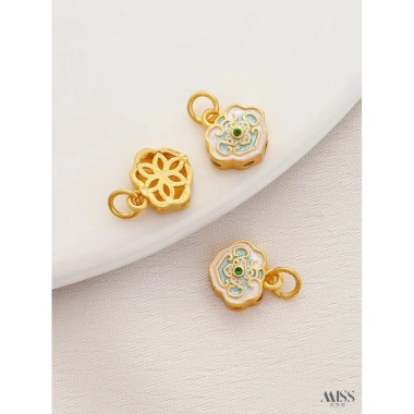 Mặt Dây Chuyền Vàng 18K Giữ Đám Mây Tốt Lành Nhỏ Giọt Đá Xanh Kim Cương Vòng Tay & Vòng Cổ Giá 26.967đ 5 Mặt Dây Chuyền Vàng 18K Giữ Đám Mây Tốt Lành Nhỏ Giọt Đá Xanh Kim Cương Vòng Tay & Vòng Cổ Giá 26.967đ 5