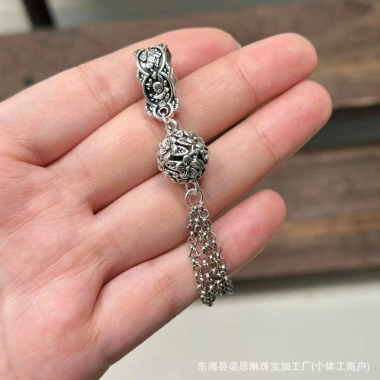 Mặt dây chuyền vòng tay tua rua bầu nơ sen Pom - Thiết kế tinh tế, giảm giá tới 17% chỉ 21.883₫ 6