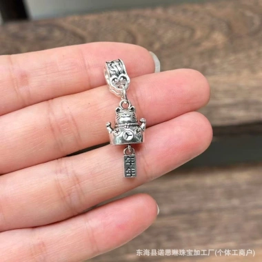 Mặt dây chuyền vòng tay tua rua bầu nơ sen Pom - Thiết kế tinh tế, giảm giá tới 17% chỉ 21.883₫ 19