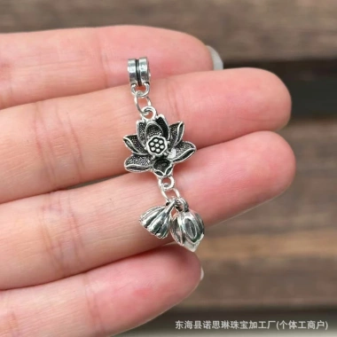 Mặt dây chuyền vòng tay tua rua bầu nơ sen Pom - Thiết kế tinh tế, giảm giá tới 17% chỉ 21.883₫ 20