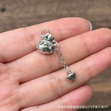 Mặt dây chuyền vòng tay tua rua bầu nơ sen Pom - Thiết kế tinh tế, giảm giá tới 17% chỉ 21.883₫ 21