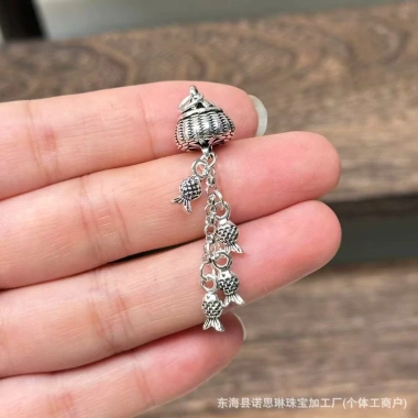 Mặt dây chuyền vòng tay tua rua bầu nơ sen Pom - Thiết kế tinh tế, giảm giá tới 17% chỉ 21.883₫ 23
