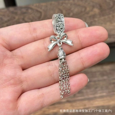Mặt dây chuyền vòng tay tua rua bầu nơ sen Pom - Thiết kế tinh tế, giảm giá tới 17% chỉ 21.883₫ 29