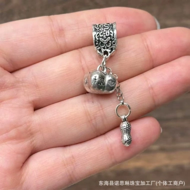 Mặt dây chuyền vòng tay tua rua bầu nơ sen Pom - Thiết kế tinh tế, giảm giá tới 17% chỉ 21.883₫ 34