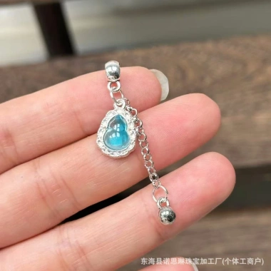 Mặt dây chuyền vòng tay tua rua bầu nơ sen Pom - Thiết kế tinh tế, giảm giá tới 17% chỉ 21.883₫ 49