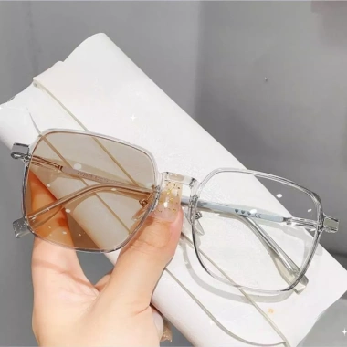Mắt kính đổi màu nữ UFO chống ánh sáng xanh UV, tròng cận thay được UĐM02 - 171k 4