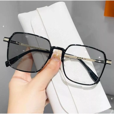 Mắt kính đổi màu nữ UFO chống ánh sáng xanh UV, tròng cận thay được UĐM02 - 171k 5