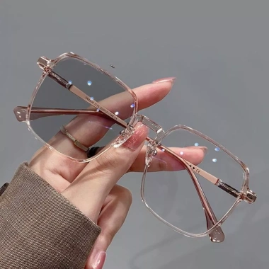Mắt kính đổi màu nữ UFO chống ánh sáng xanh UV, tròng cận thay được UĐM02 - 171k 6