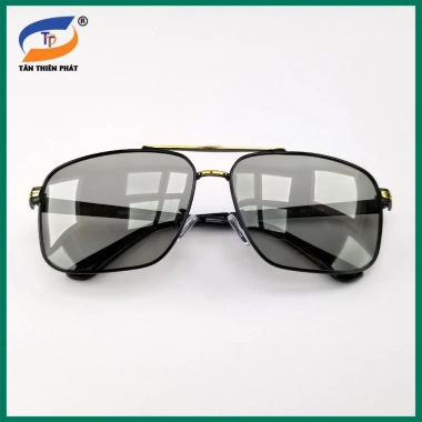 Mắt kính mát nam 570DM đổi màu – Tròng Polarized, chống UV, form ôm mặt, 129k