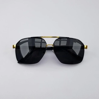 Mắt kính mát nam 570DM đổi màu – Tròng Polarized, chống UV, form ôm mặt, 129k