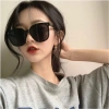 Mắt kính râm nữ chữ V gọng vuông thời trang cá tính, đi biển, chụp ảnh - iLita Hottrend 3