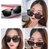 Mắt kính râm nữ chữ V gọng vuông thời trang cá tính, đi biển, chụp ảnh - iLita Hottrend 8