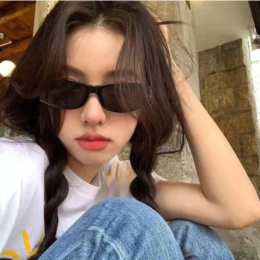 Mắt kính thời trang nữ chữ nổi hồng cá tính - Giá ưu đãi 38.999đ