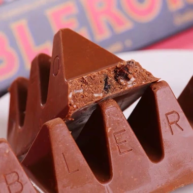 Mật Ong 100g + Sữa Sôcôla TOBLERONE Đen Thụy Sĩ - Kẹo ăn nhẹ nhập khẩu, Balmond nho khô, 142.989₫