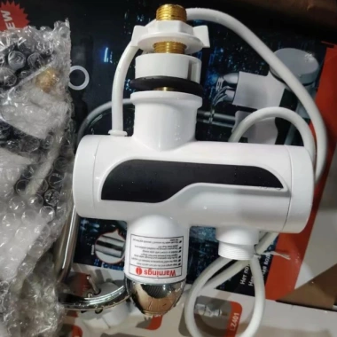 Máy Làm Nóng Nước Trực Tiếp kèm Đầu CB Chống Giật với An Toàn, Giá 235.900đ