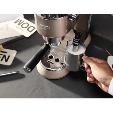 Máy Pha Cà Phê Delonghi EC885.M 15 Bar 1.1L Espresso Cappuccino - Nhập Đức, BH 12 Tháng 8 Máy Pha Cà Phê Delonghi EC885.M 15 Bar 1.1L Espresso Cappuccino - Nhập Đức, BH 12 Tháng 8