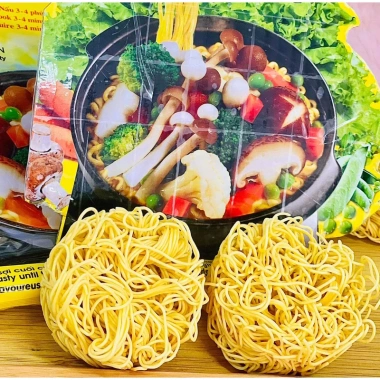 Mì Sợi Tươi YonYon Vắt Tròn 240g - Giá chỉ 25.000đ, ngon giòn, nấu nhanh, tiện lợi 4