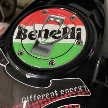 Miếng Dán 3D Bảo Vệ Bình Xăng Benelli 150-750 Chống Trầy Xước Dễ Lắp Đặt 2 Miếng Dán 3D Bảo Vệ Bình Xăng Benelli 150-750 Chống Trầy Xước Dễ Lắp Đặt 2