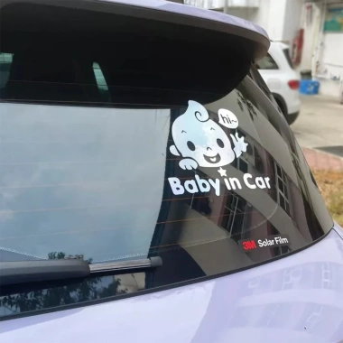 Miếng Dán Xe Ô Tô Bé Trên Tàu Phản Quang Chống Thấm Nước Dễ Thương An Toàn 9